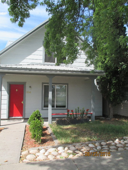 102 4th St W in Polson, MT - Building Photo