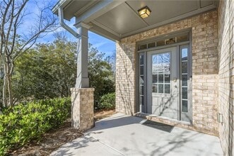 6496 Crosscreek Ln in Flowery Branch, GA - Foto de edificio - Building Photo