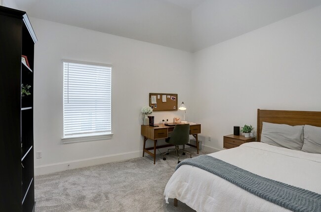 property at 2512 Hollister St