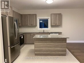 237 Sedgewood St in Kitchener, ON - Building Photo - Building Photo