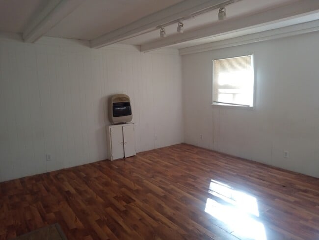 1126 Seymour Ave in Lansing, MI - Building Photo - Building Photo