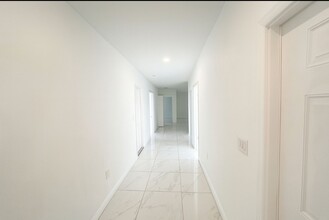 352 Justice Ave in Lehigh Acres, FL - Foto de edificio - Building Photo