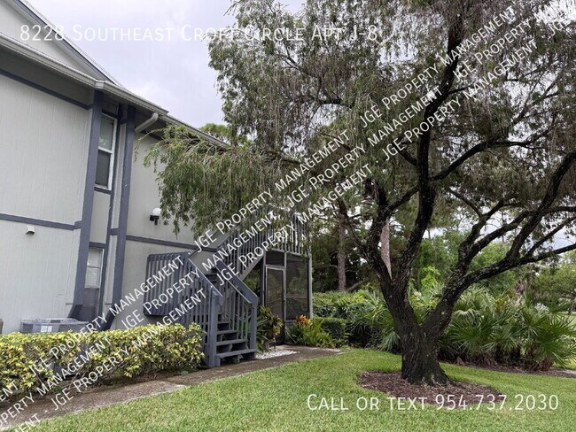 8228 SE Croft Cir in Hobe Sound, FL - Building Photo - Building Photo