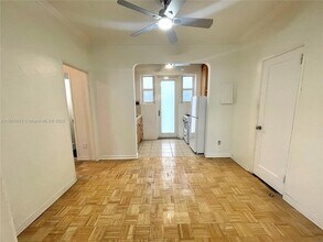 1619 Meridian Ave, Unit 12 in Miami Beach, FL - Building Photo - Building Photo