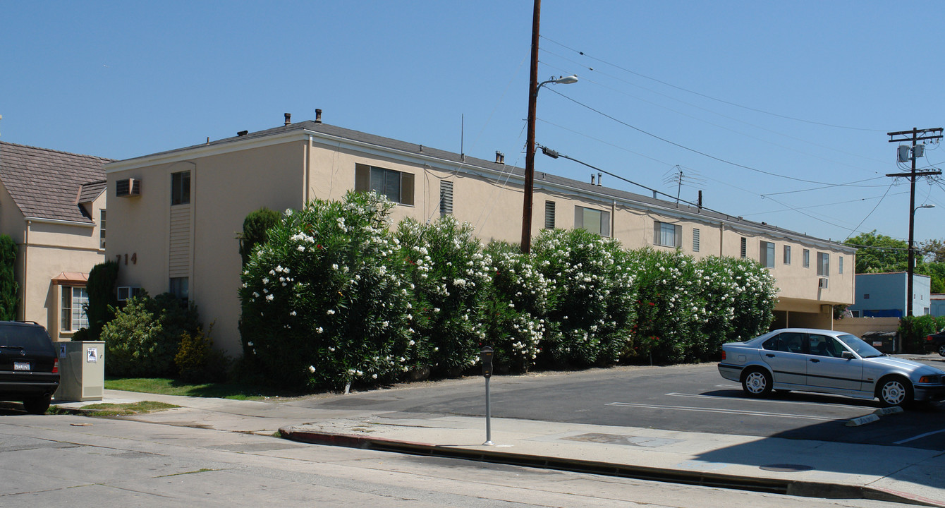 714 N Sweetzer Ave in West Hollywood, CA - Building Photo