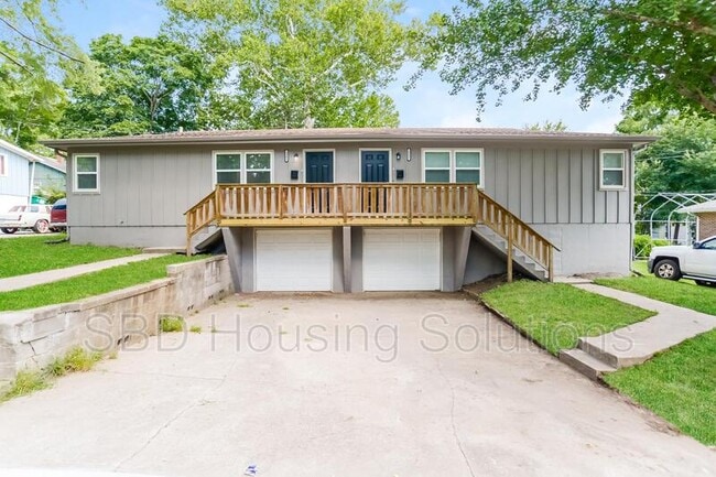 1901 S Crescent Ave in Independence, MO - Building Photo - Building Photo