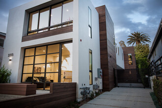 2215 5th St in Santa Monica, CA - Foto de edificio - Building Photo