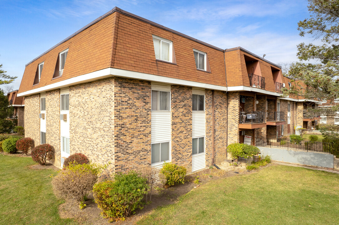 Steeple Hill in Schaumburg, IL - Building Photo