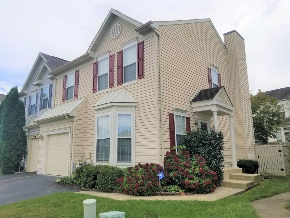307 Timberbrook Ct in Odenton, MD - Building Photo