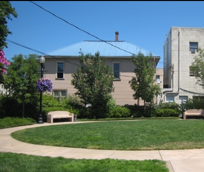 742 SE Jackson St in Roseburg, OR - Building Photo