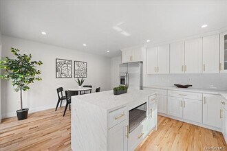 93 Thurton Pl in Yonkers, NY - Building Photo - Building Photo