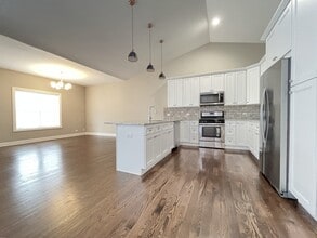 855 Meadow Ln in Marengo, IL - Building Photo - Building Photo