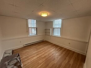 119 Freeman St, Unit B in Brookline, MA - Foto de edificio - Building Photo