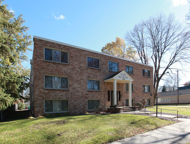 Oak Manor in Minneapolis, MN - Building Photo - Building Photo