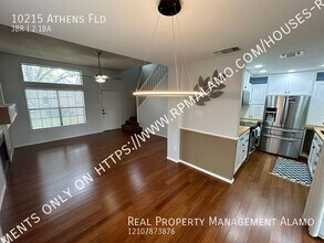 10215 Athens Fld Dr in San Antonio, TX - Building Photo - Building Photo