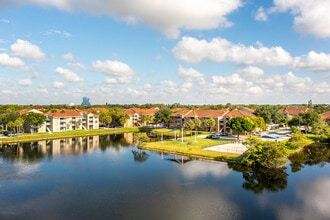 La Vue at Emerald Pointe Apartments in Hollywood, FL - Foto de edificio - Building Photo
