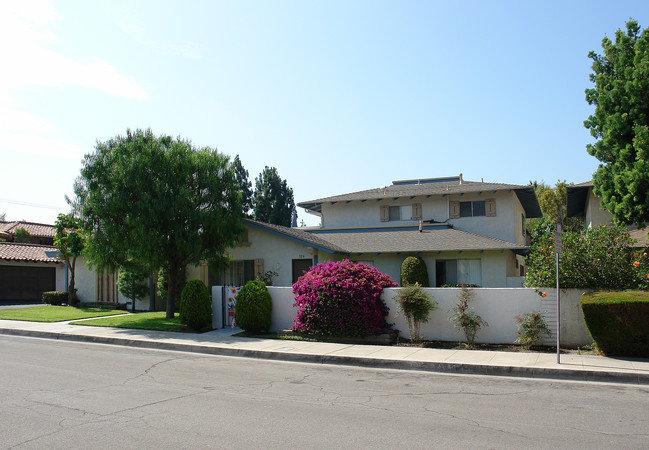 326 W Kelly Ave in Orange, CA - Building Photo - Building Photo