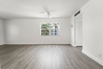 938 Normandy Trail in Delray Beach, FL - Building Photo - Building Photo
