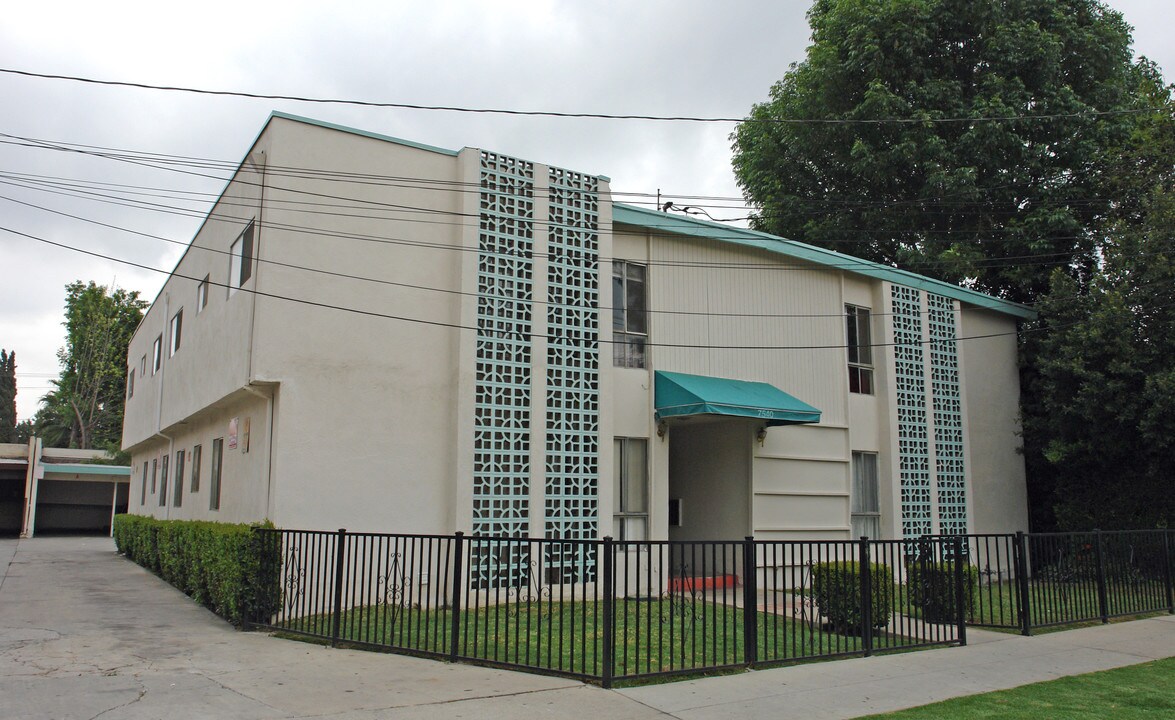 7550 Canby Ave in Reseda, CA - Building Photo