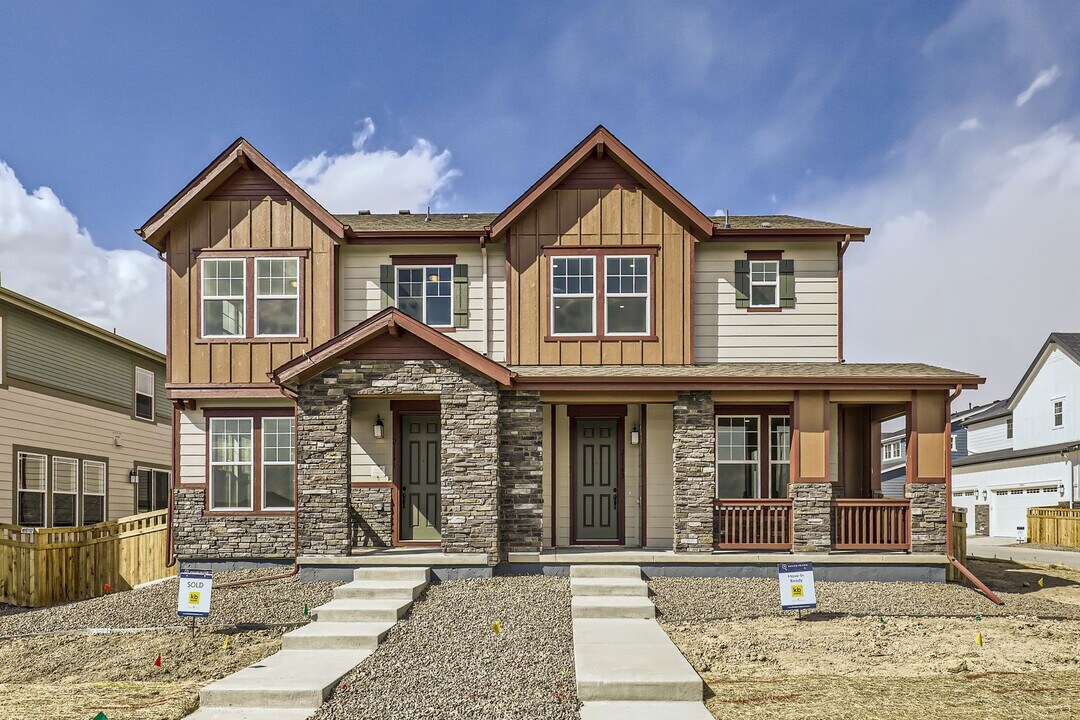 21141 E 63rd Dr in Aurora, CO - Building Photo