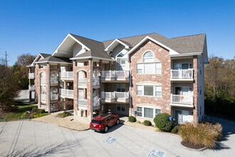 Oakridge in St. Charles, MO - Building Photo - Primary Photo