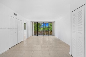 4222 Inverrary Blvd in Lauderhill, FL - Building Photo - Building Photo