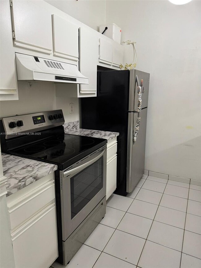 18266 Mediterranean Blvd in Miami Gardens, FL - Building Photo - Building Photo