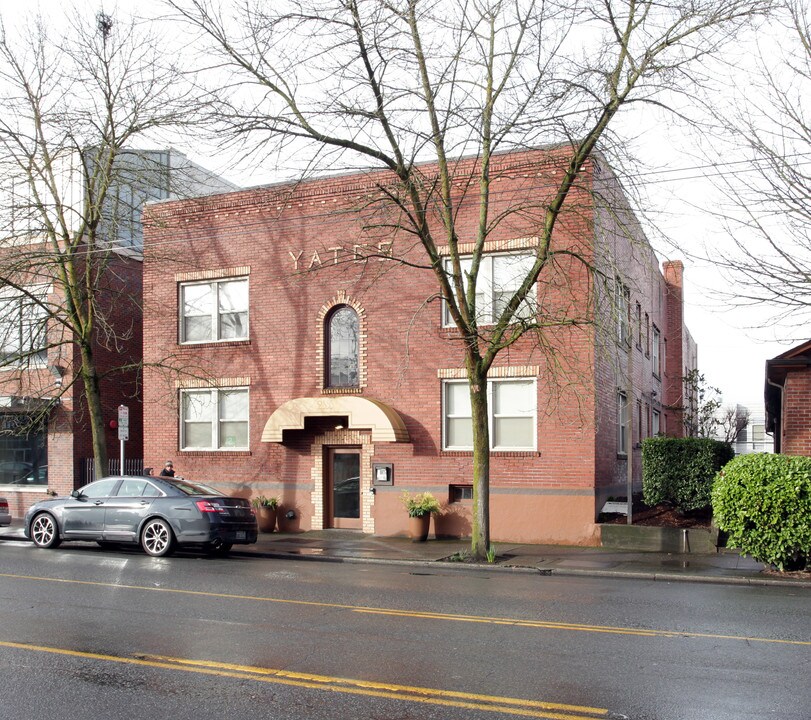 Yates Apartments in Seattle, WA - Building Photo