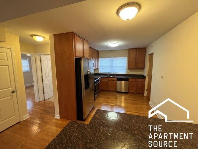 8031 N Kenton Ave in Lincolnwood, IL - Building Photo - Building Photo