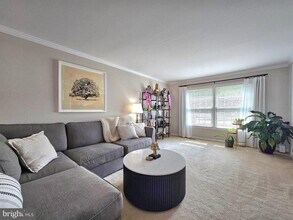 5988 Queenston St in West Springfield, VA - Building Photo - Building Photo