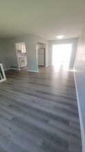 102 Glissade Dr in Louisville, KY - Building Photo - Building Photo
