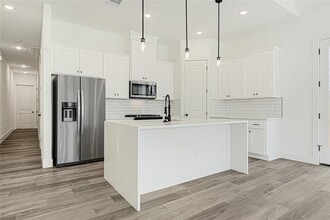 2406 Mann St in Houston, TX - Foto de edificio - Building Photo
