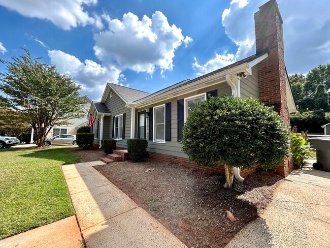1311 Hathshire Dr in Charlotte, NC - Foto de edificio - Building Photo