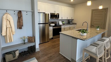 BroadAcre Apartments of McCordsville in McCordsville, IN - Foto de edificio - Building Photo