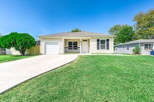 1530 1st Ave N in Texas City, TX - Building Photo