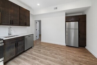 1921 W Summerdale Ave, Unit 2F in Chicago, IL - Building Photo - Building Photo