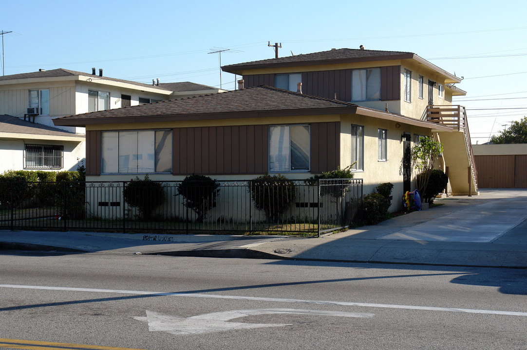 11130 S Inglewood Ave in Inglewood, CA - Building Photo