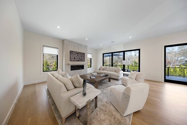 130 Highview Dr in Sag Harbor, NY - Building Photo - Building Photo