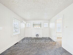 4028 E 68th Terrace in Kansas City, MO - Building Photo - Building Photo