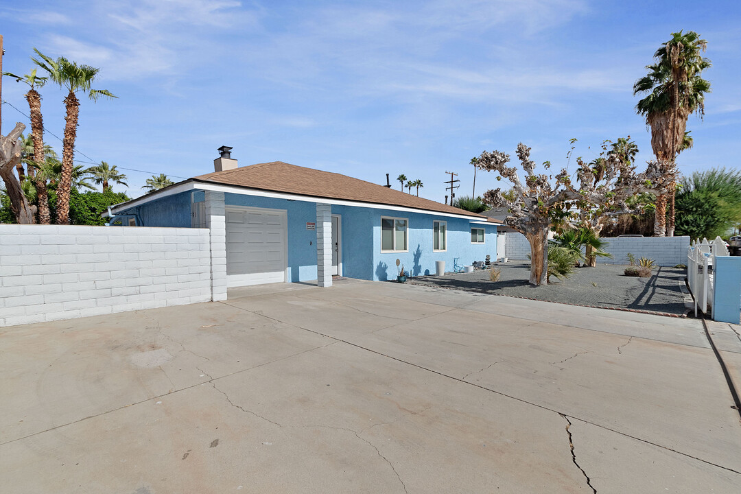 3760 E Calle San Antonio in Palm Springs, CA - Building Photo