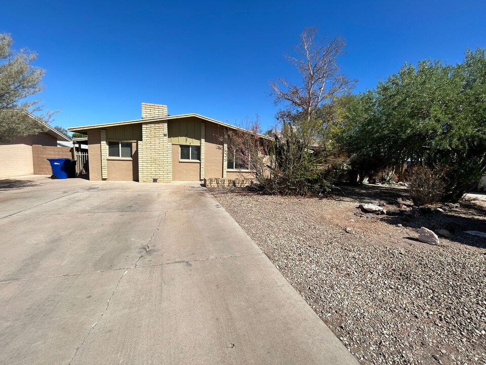 2108 W Del Oro Cir in Mesa, AZ - Building Photo