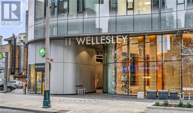 11-6011 Wellesley St W in Toronto, ON - Building Photo - Building Photo