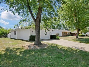 175 Kraft Dr in Ashville, OH - Building Photo - Building Photo