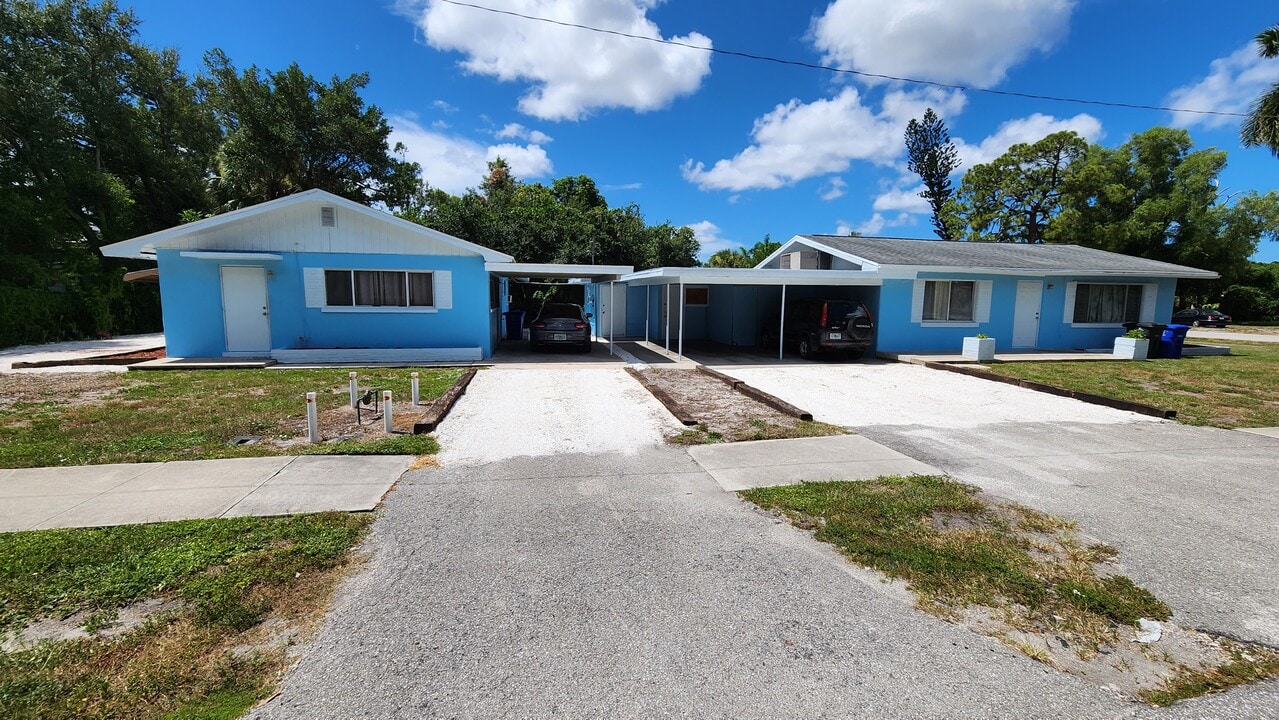2252 Maple Ave, Unit #2 in Ft. Myers, FL - Foto de edificio