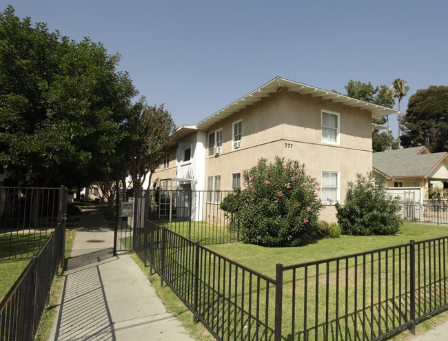 Park Manor in Pomona, CA - Building Photo - Building Photo