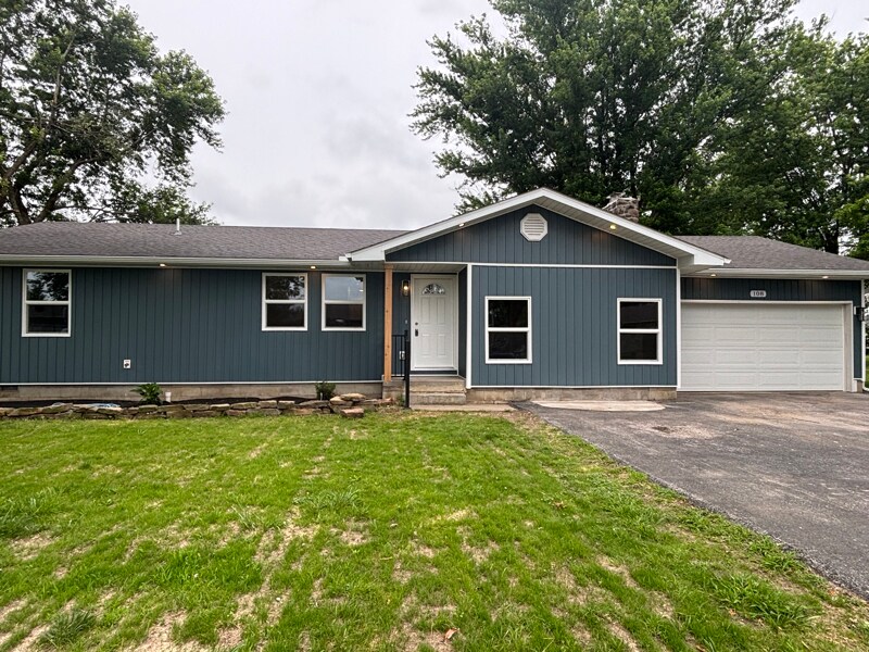 108 N Huffman Ave in Strafford, MO - Building Photo
