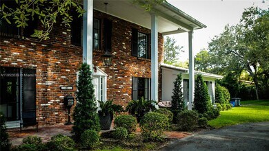 10700 Old Cutler Rd in Coral Gables, FL - Building Photo - Building Photo