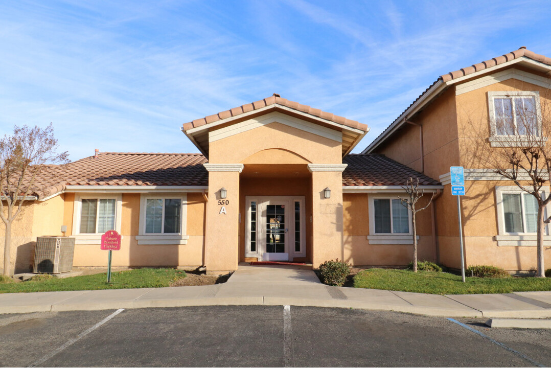 Park View Village in Porterville, CA - Building Photo