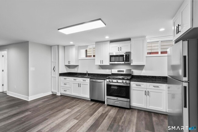 548 Ferry St in New Haven, CT - Building Photo - Building Photo