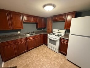 949 Locust St in Fall River, MA - Building Photo - Building Photo